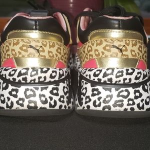 Women's Freakin cool lookin Pumas